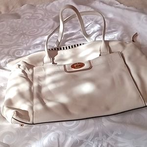 Kate Spade large cream colored handbag, top zipper, gold hardware.